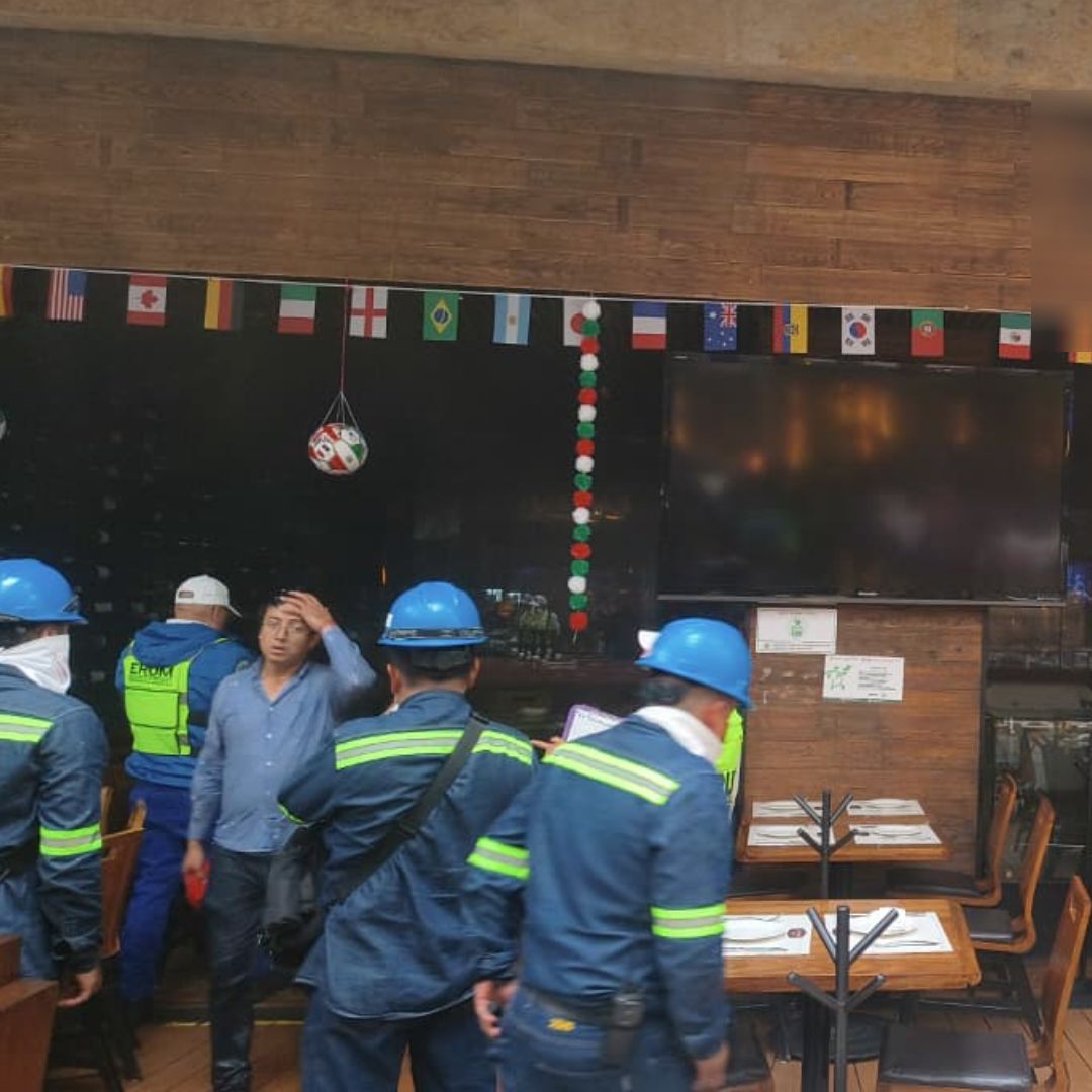 Incendio en Bodega de Restaurante en Centro Comercial Santa Fe. Foto: Bomberos CDMX